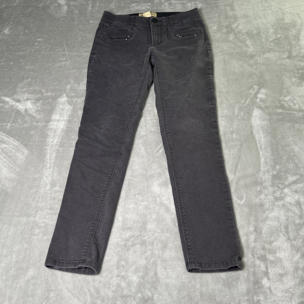 Democracy's signature "Ab"solution® technology to hold shape jeans, Size 2